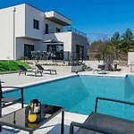Karin-new,55m2 Pool,playground,amazing View, 빌라